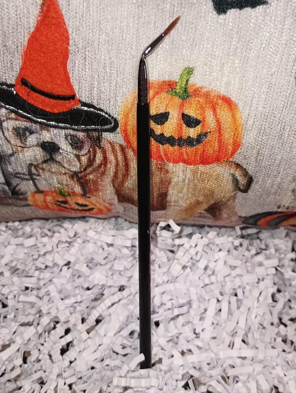 SIGMA B12 BENT LINER MAKEUP BRUSH